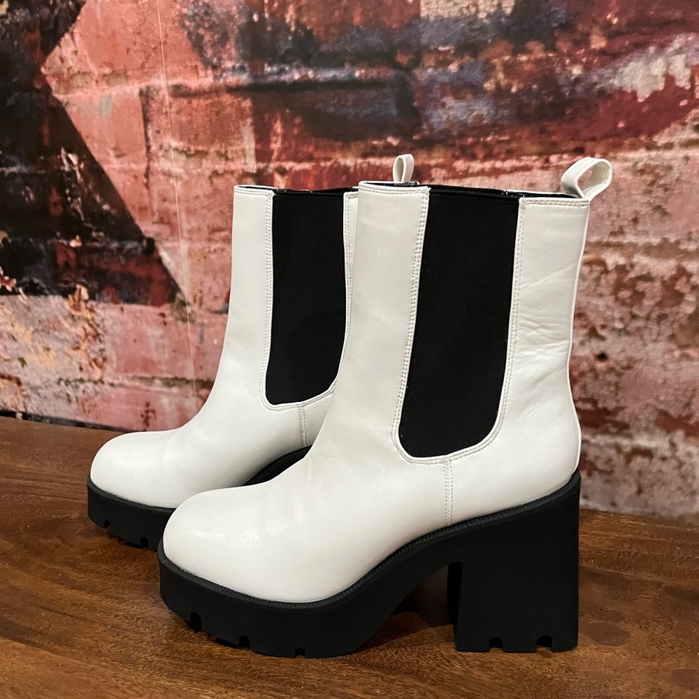 NEW MADDEN GIRL WHITE CHELSEA BOOTS - Picture 3 of 10